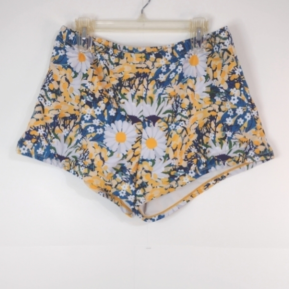 Women's shorts size (4XL) - Picture 1 of 8